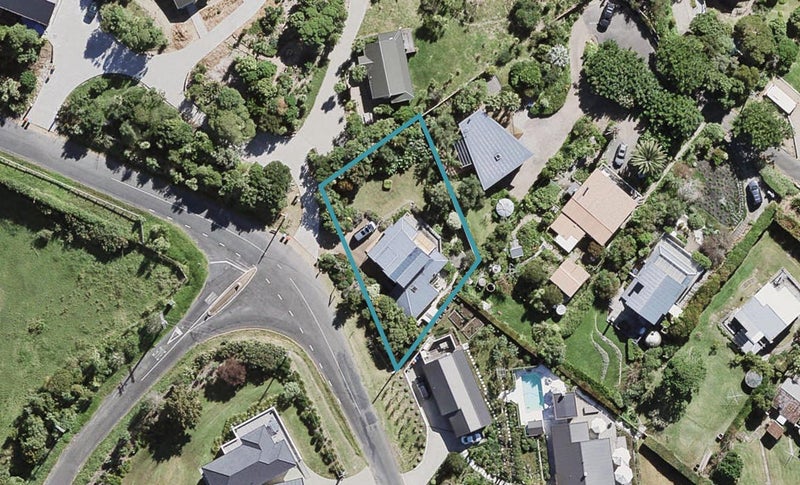 42 Tiri Road, Oneroa, Waiheke Island - Carousel 1