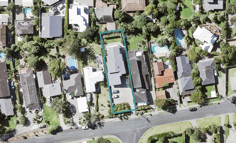 9 Beulah Avenue, Rothesay Bay, Auckland - Carousel 1