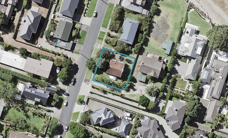 43 Saltburn Road, Milford, Auckland - Carousel 1