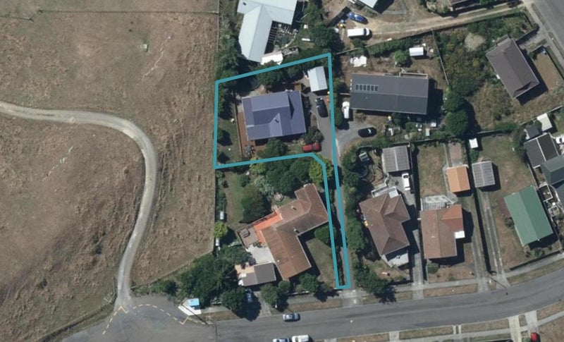 130 Pikarere Street, Titahi Bay, Porirua - Carousel 1