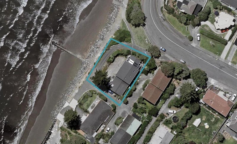 31 Beach Road, Paekakariki - Carousel 1