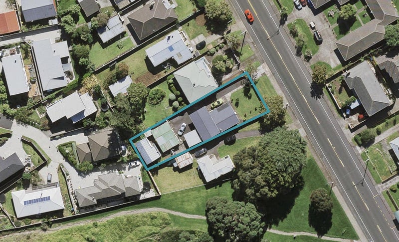 92 Coronation Road, Mangere Bridge, Auckland - Carousel 1