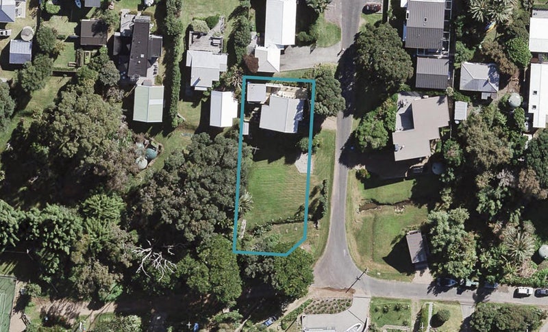 4 Second Avenue, Onetangi, Waiheke Island - Carousel 1