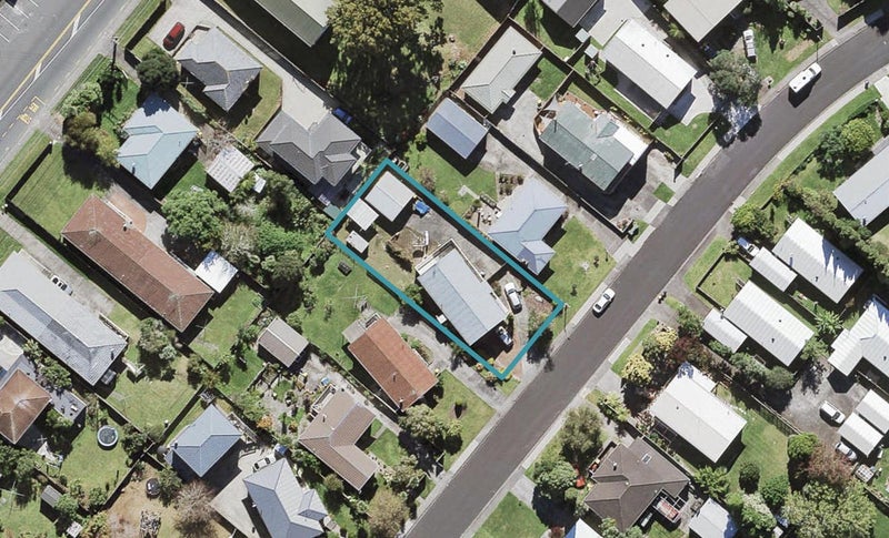 14 Patts Avenue, Glendene, Auckland - Carousel 1
