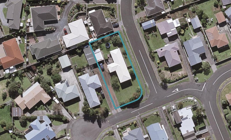 6 Kennedy Place, Merrilands, New Plymouth - Carousel 1