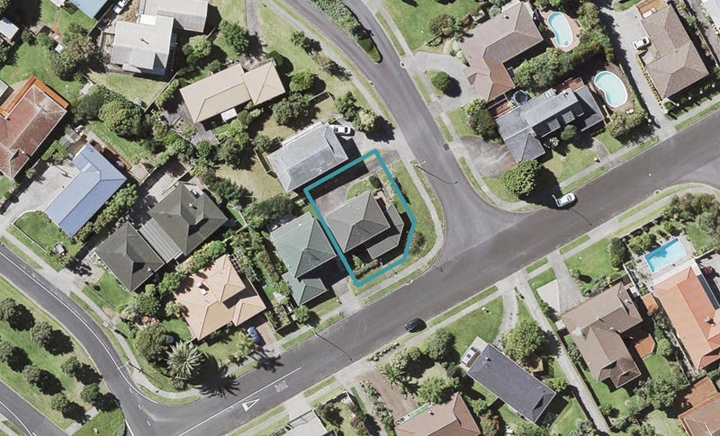 33A Dalwhinnie Parade, Highland Park, Auckland - Carousel 1