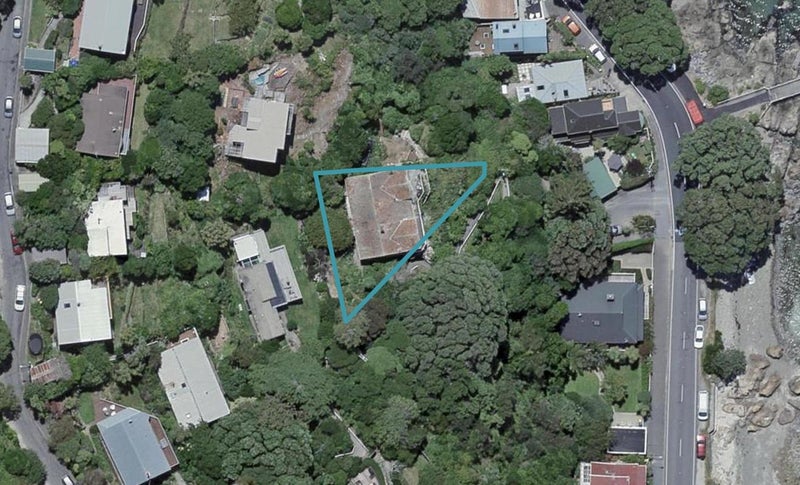8 Onehunga Road, Karaka Bays, Wellington - Carousel 1