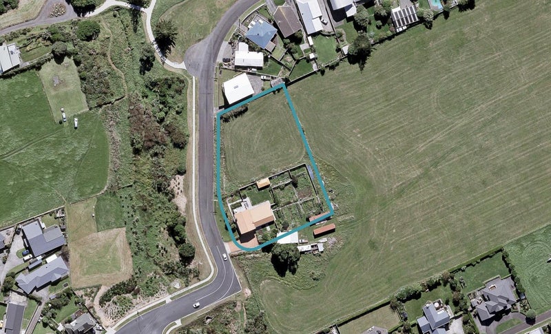 33 Tiromoana Crescent, Bell Block, New Plymouth - Carousel 1