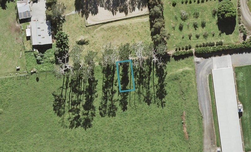 27 Whiteywood Street, Westgate, Auckland - Carousel 1