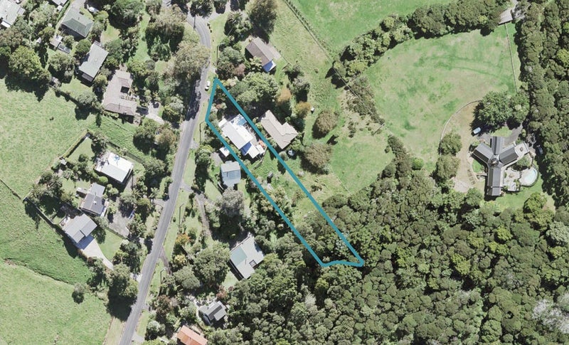 42 Grassmere Road, Henderson Valley, Auckland - Carousel 1
