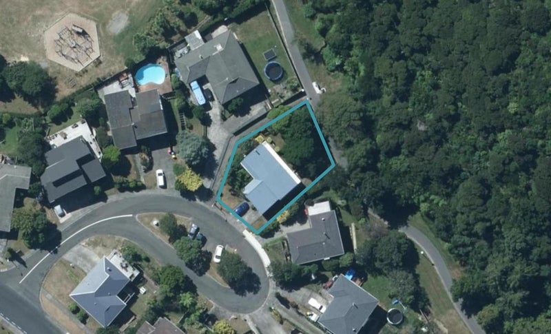 4 Capstan Lane, Whitby, Porirua - Carousel 1