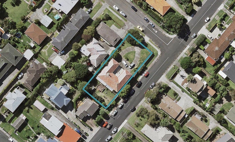 1/2 Corunna Road, Milford, Auckland - Carousel 1