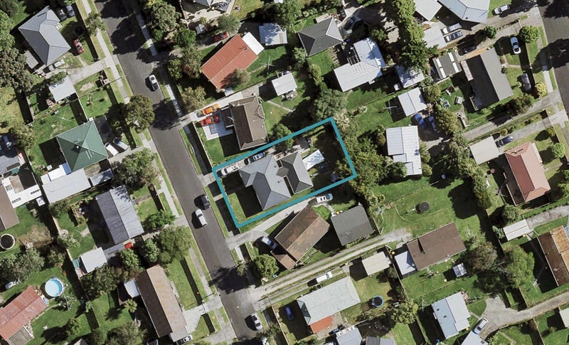 8 Stoll Place, Clendon Park, Auckland - Carousel 1