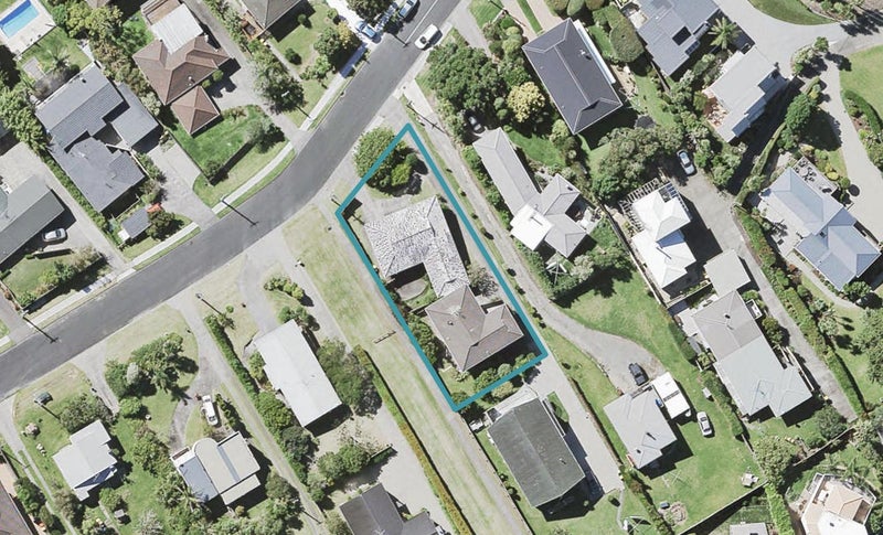 1/8 Newhaven Terrace, Mairangi Bay, Auckland - Carousel 1