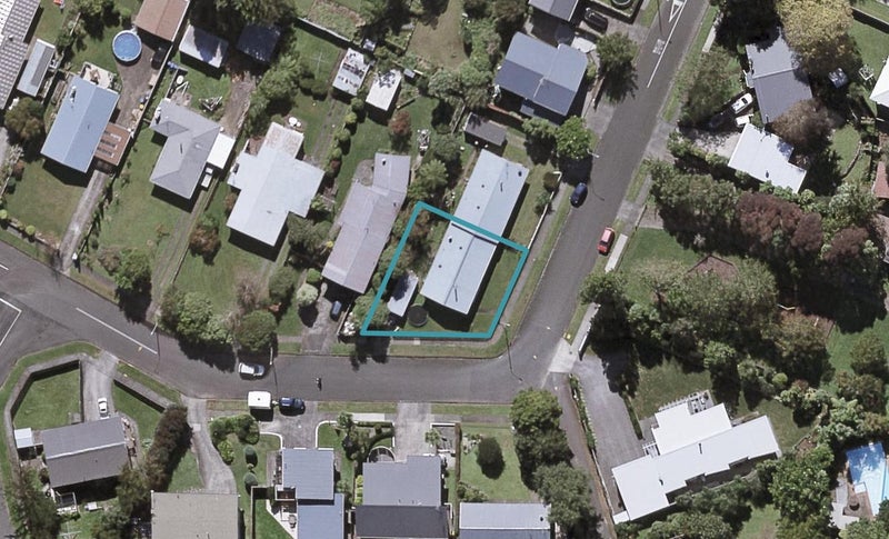 8 Bromley Place, Westown, New Plymouth - Carousel 1