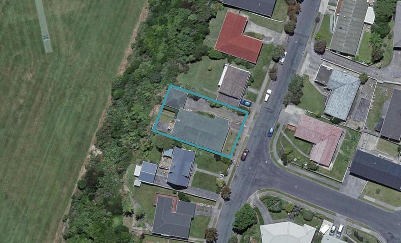 14 Lupin Terrace, Tawa, Wellington - Carousel 1