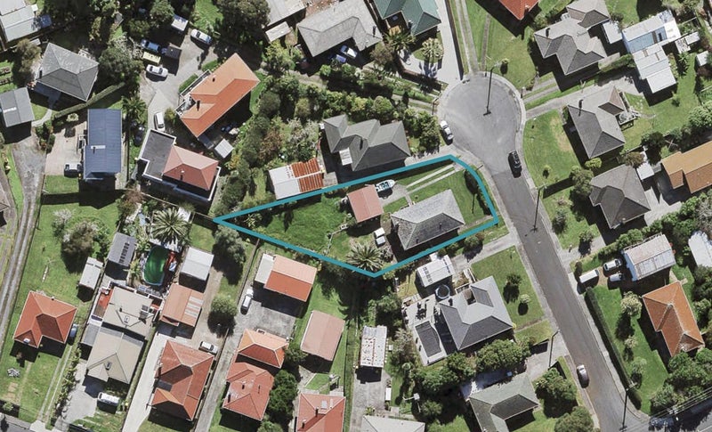 6 Norma Avenue, Te Atatu South, Auckland - Carousel 1