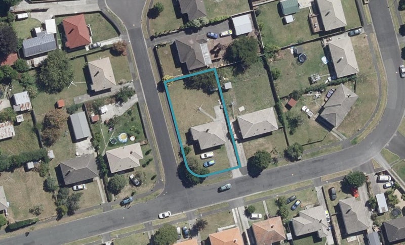 11 Douglas Crescent, Fairfield, Hamilton - Carousel 1
