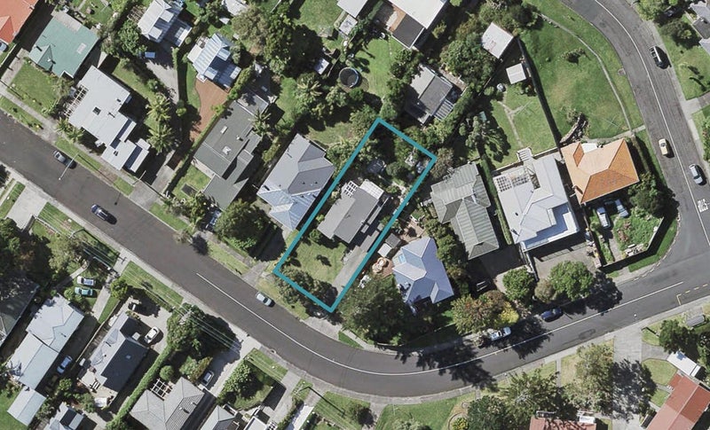 20 Creamer Avenue, Belmont, Auckland - Carousel 1