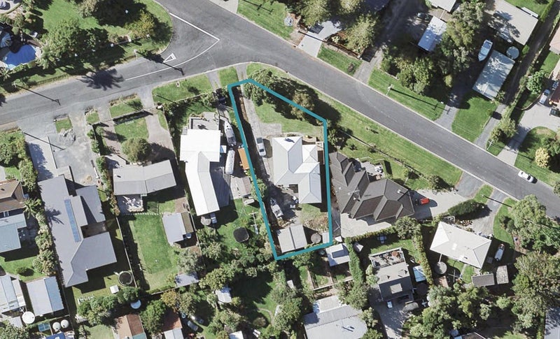 4 Pohutukawa Road, Beachlands, Auckland - Carousel 1