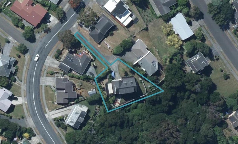86 Ayton Drive, Whitby, Porirua - Carousel 1