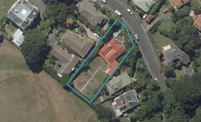 42 Littlebourne Road, Roslyn, Dunedin - Carousel 1