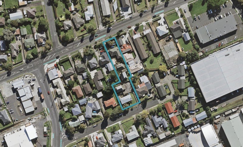 2/8 Burrell Avenue, Manukau Central, Auckland - Carousel 1