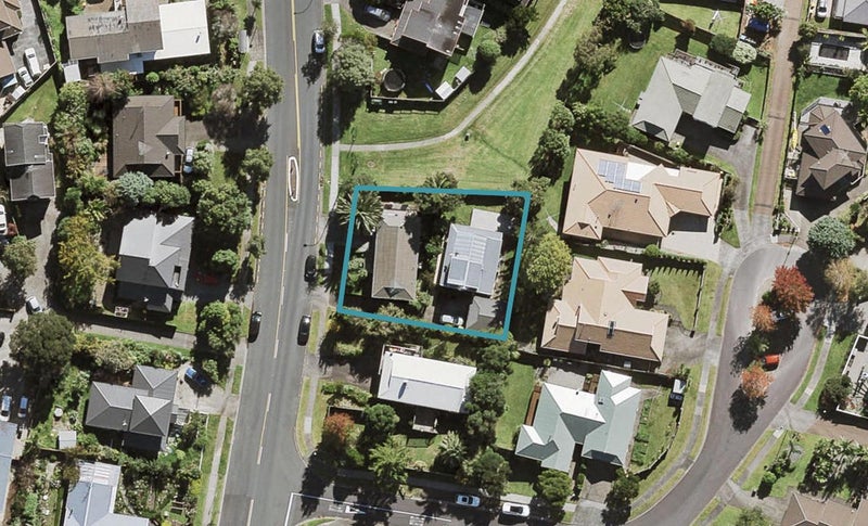 1/29 Unsworth Drive, Unsworth Heights, Auckland - Carousel 1