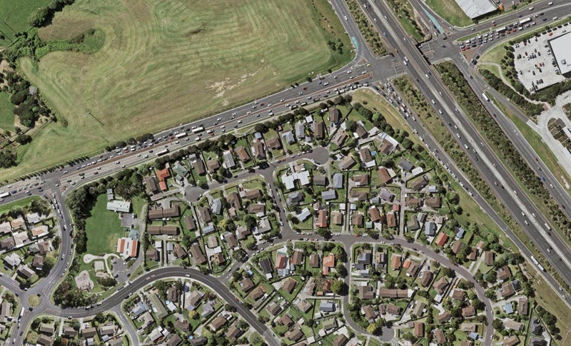 2/5 Cabello Place, Unsworth Heights, Auckland - Carousel 1