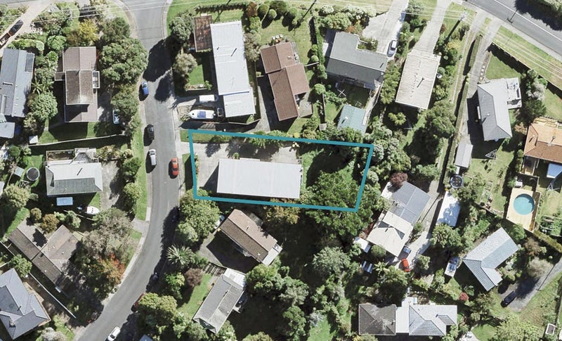 2/1 Corric Hill, Torbay, Auckland - Carousel 1