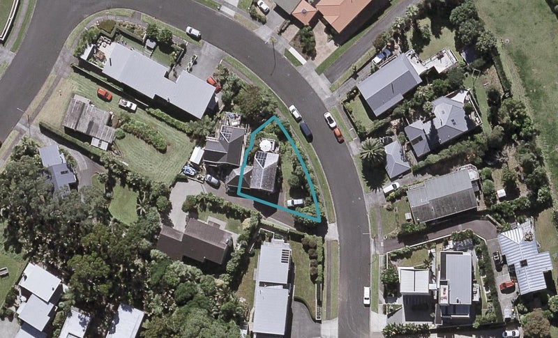 8 Arden Place, Oakura, Oakura - Carousel 1