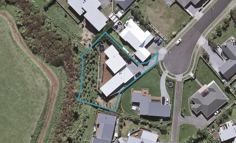 8A Tui Grove, Oakura, Oakura - Carousel 1