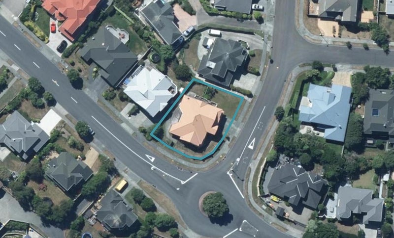 1 Lanyon Place, Whitby, Porirua - Carousel 1