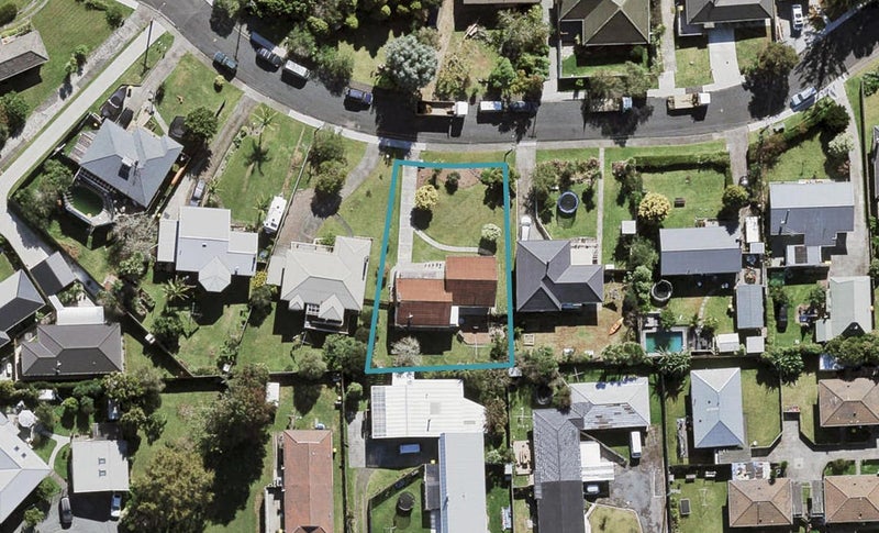 12 Murray Road, Te Atatu Peninsula, Auckland - Carousel 1