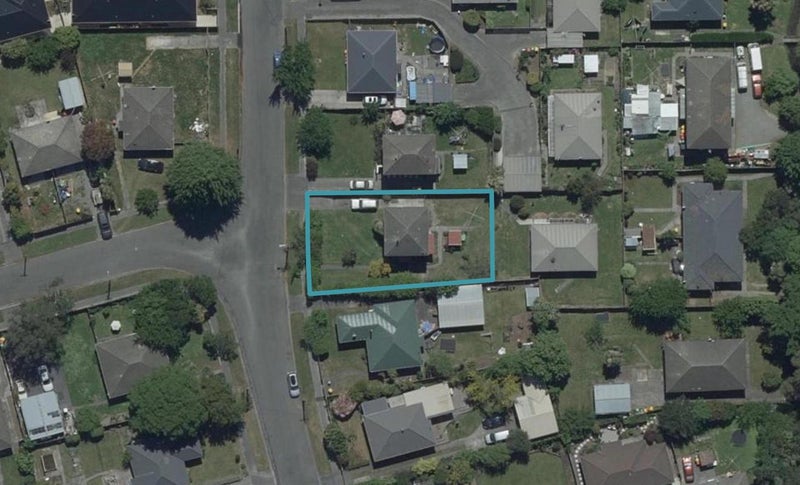 8 Bateman Avenue, Bryndwr, Christchurch - Carousel 1