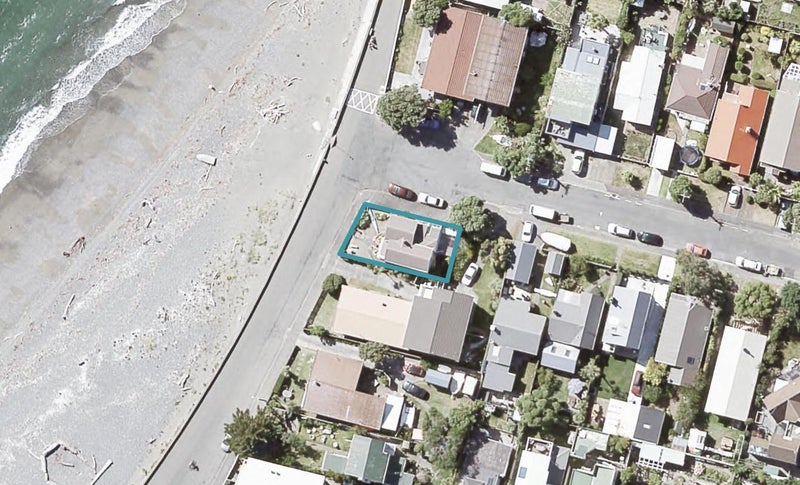 35 Kauri Street, Eastbourne, Lower Hutt - Carousel 1