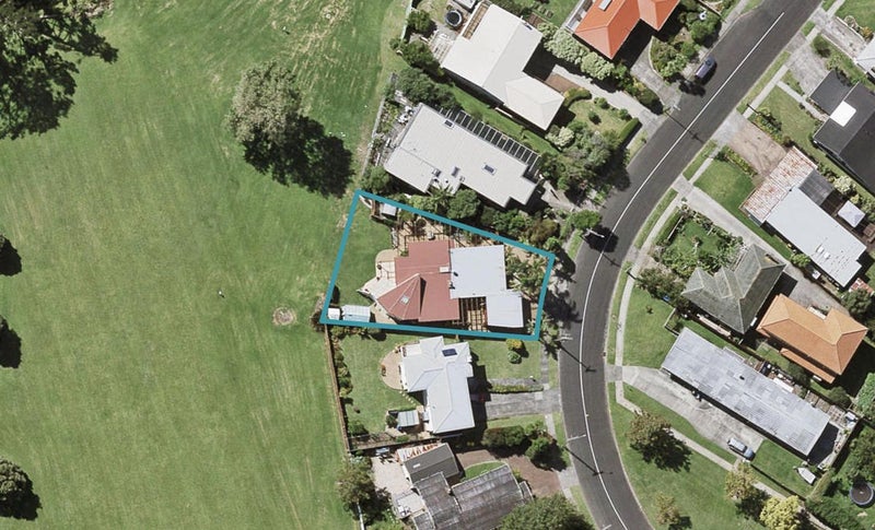 128 Tiraumea Drive, Pakuranga, Auckland - Carousel 1