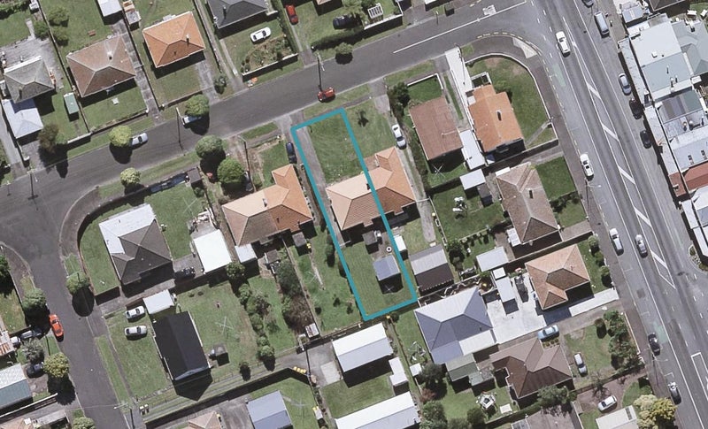 5 Maranui Street, Welbourn, New Plymouth - Carousel 1