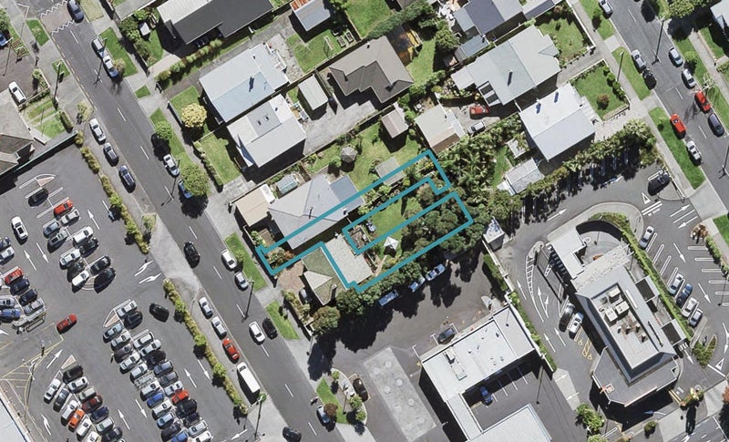 9D Huia Road, Point Chevalier, Auckland - Carousel 1