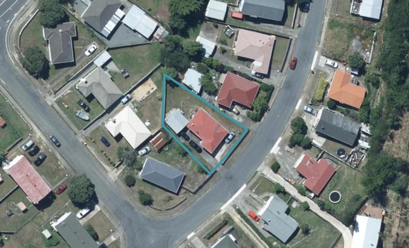 53 Arahura Crescent, Waitangirua, Porirua - Carousel 1
