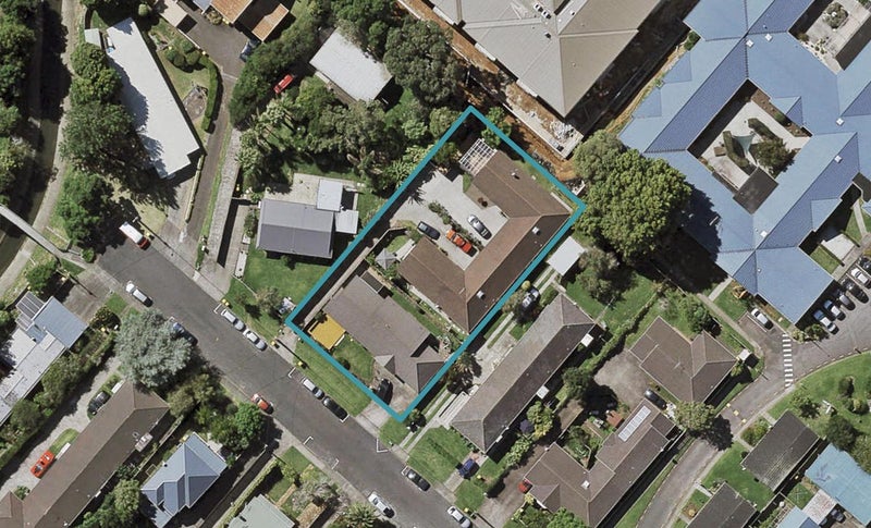 2/17 Brook Street, Milford, Auckland - Carousel 1
