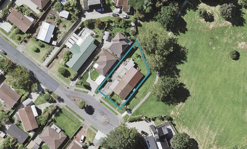 2/24 Cairngorm Place, Highland Park, Auckland - Carousel 1