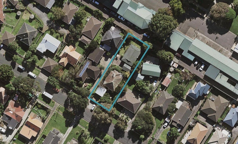 13A Houpara Street, One Tree Hill, Auckland - Carousel 1