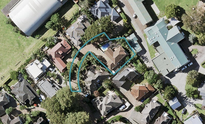 39 Oakwood Grove, Eastern Beach, Auckland - Carousel 1