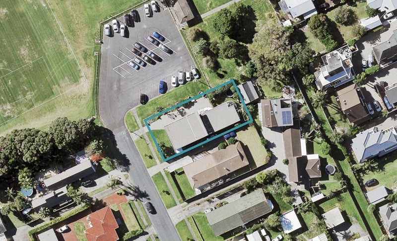 9 Jern Place, Eastern Beach, Auckland - Carousel 1