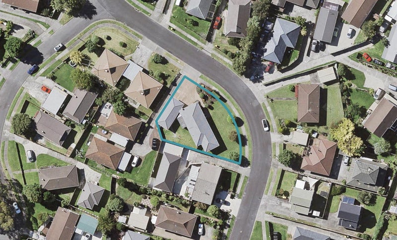 13 Tomintoul Place, Highland Park, Auckland - Carousel 1