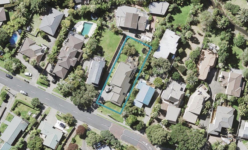 7 Lyons Avenue, Murrays Bay, Auckland - Carousel 1