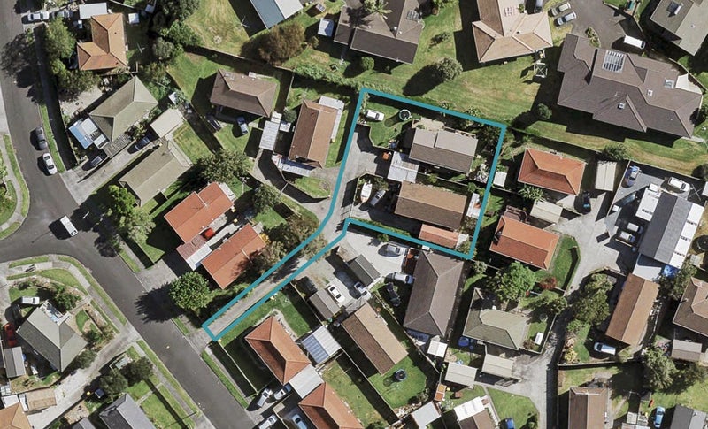 1/7 Silver Creek Road, Weymouth, Auckland - Carousel 1