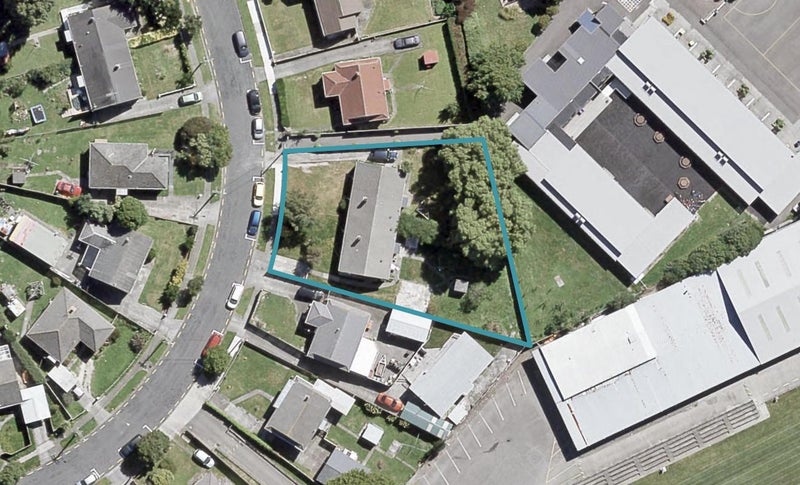 1/13 Gibson Crescent, Naenae, Lower Hutt - Carousel 1