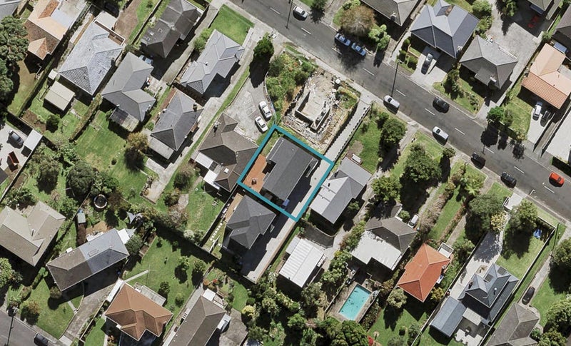 16B Littlejohn Street, Hillsborough, Auckland - Carousel 1